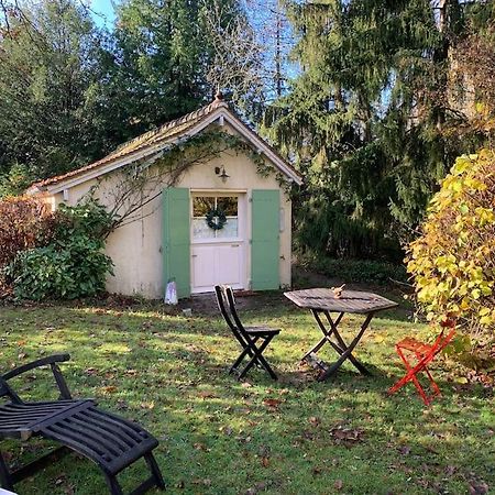 Maisonnette En Clairiere De Foret Gambais Bagian luar foto