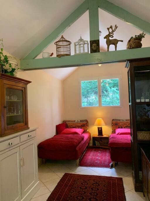 Maisonnette En Clairiere De Foret Gambais Bagian luar foto