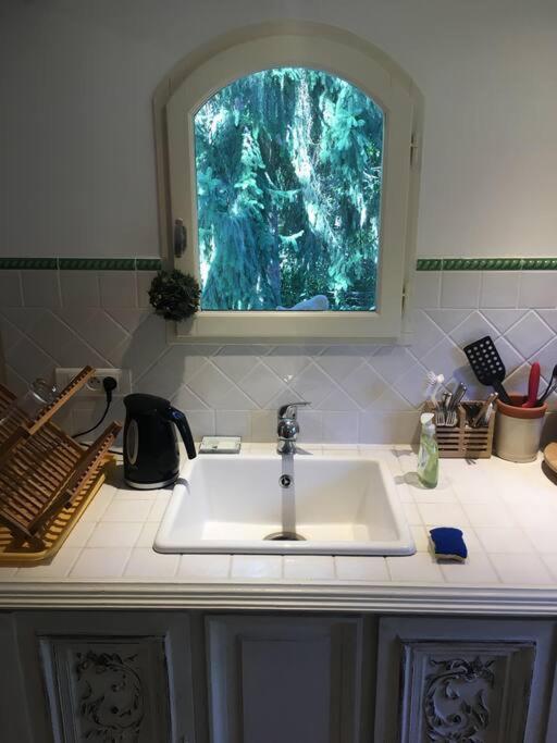 Maisonnette En Clairiere De Foret Gambais Bagian luar foto