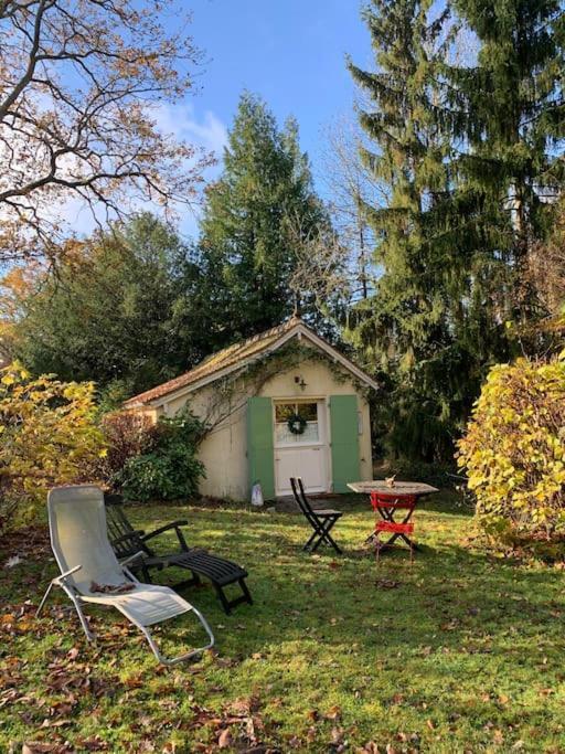 Maisonnette En Clairiere De Foret Gambais Bagian luar foto