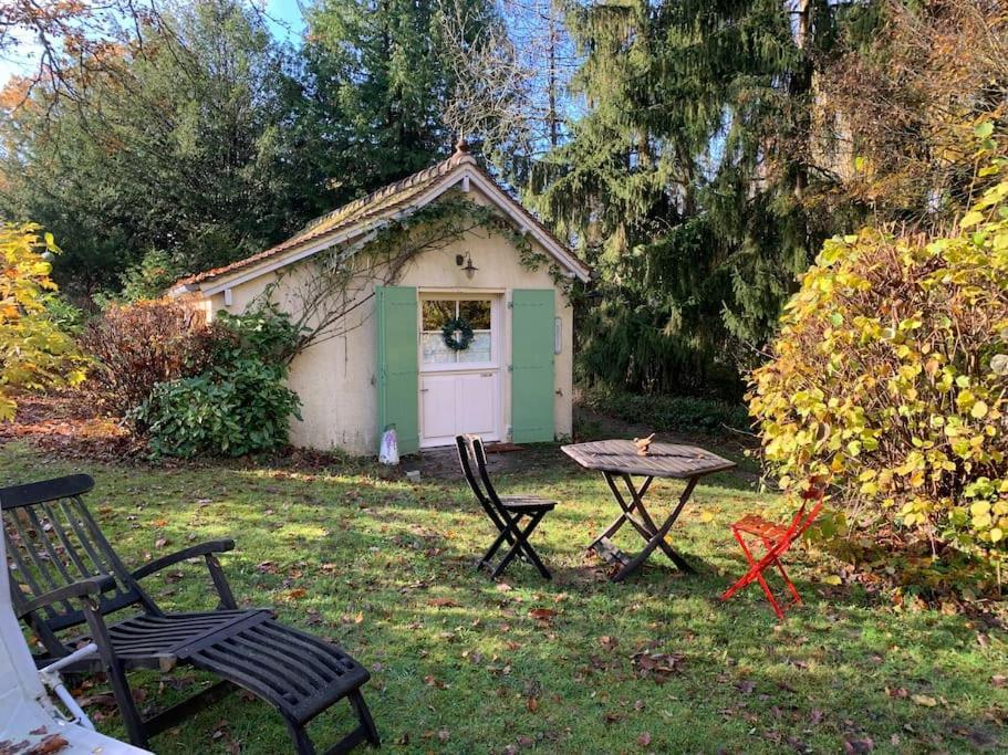 Maisonnette En Clairiere De Foret Gambais Bagian luar foto
